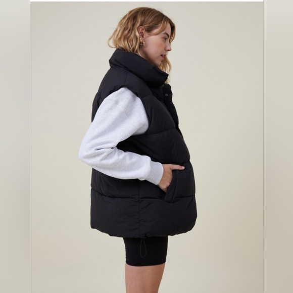 $70 COTTON ON Womens The Recycled Mother Hooded Puffer Vest 2.0 - Picture 3 of 13